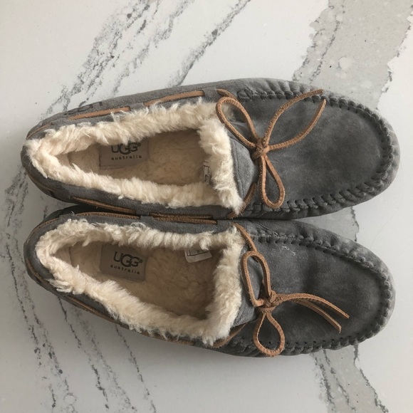 UGG Shoes - Women’s UGG Dakota Slipper in Gray like new
